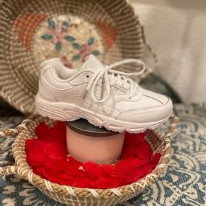 FILA Womens Memory Slip Resistant Shoe